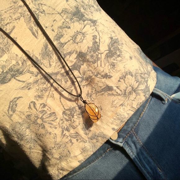 🌙 handmade wire-wrapped crystal necklace 🌙 - Picture 3 of 3